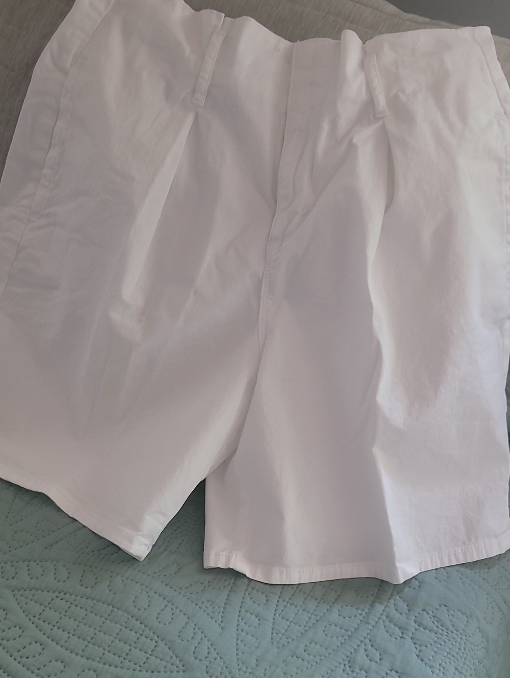 Gloria Vanderbilt White Flat-Front Women's Shorts